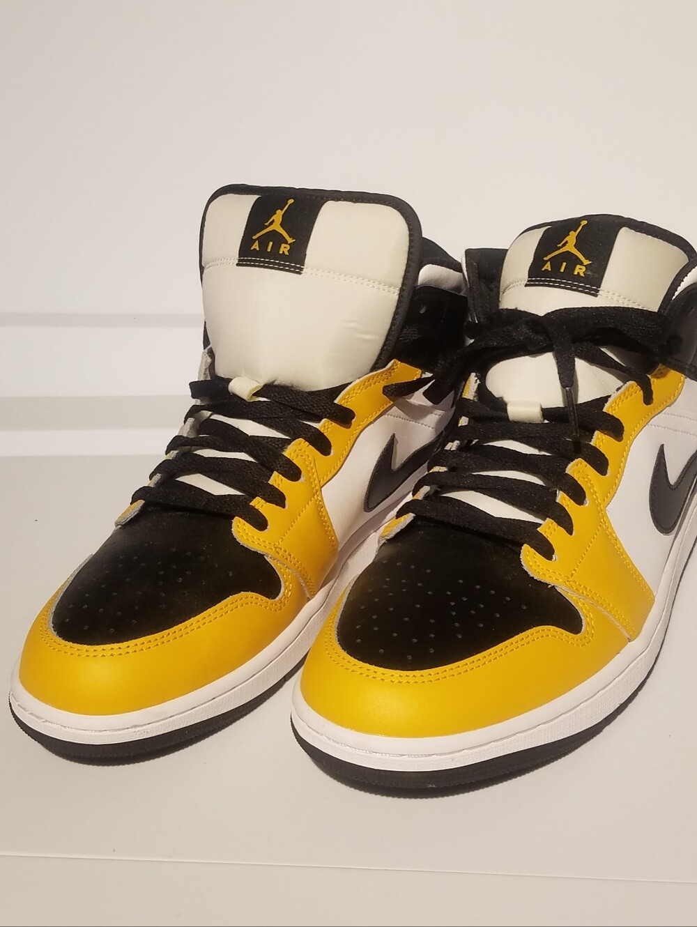 Men Nike Air Jordan Mid Shoes Sneakers Size 12 Black White Yellow